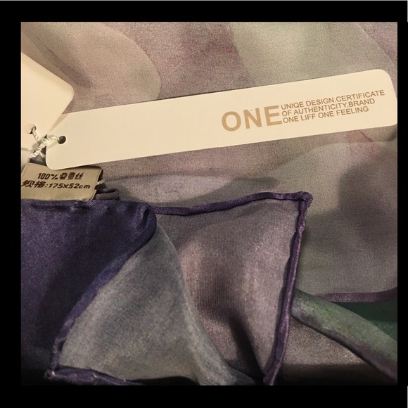 ❌🛑SOLD🛑❌ Vintage 100% Silk Boshine Scarf 💜 - Picture 8 of 16